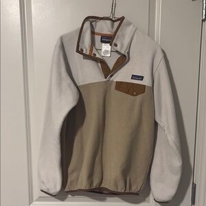 Patagonia Beige and White Fleece Pullover
